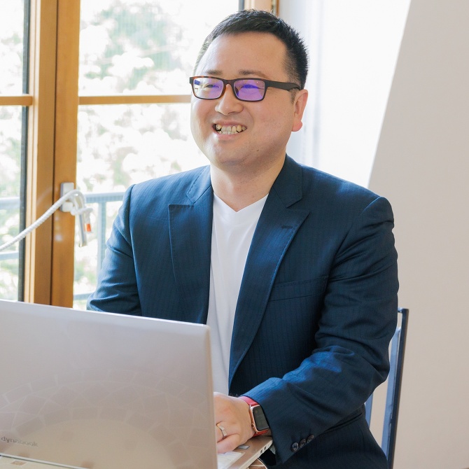 �y���@����